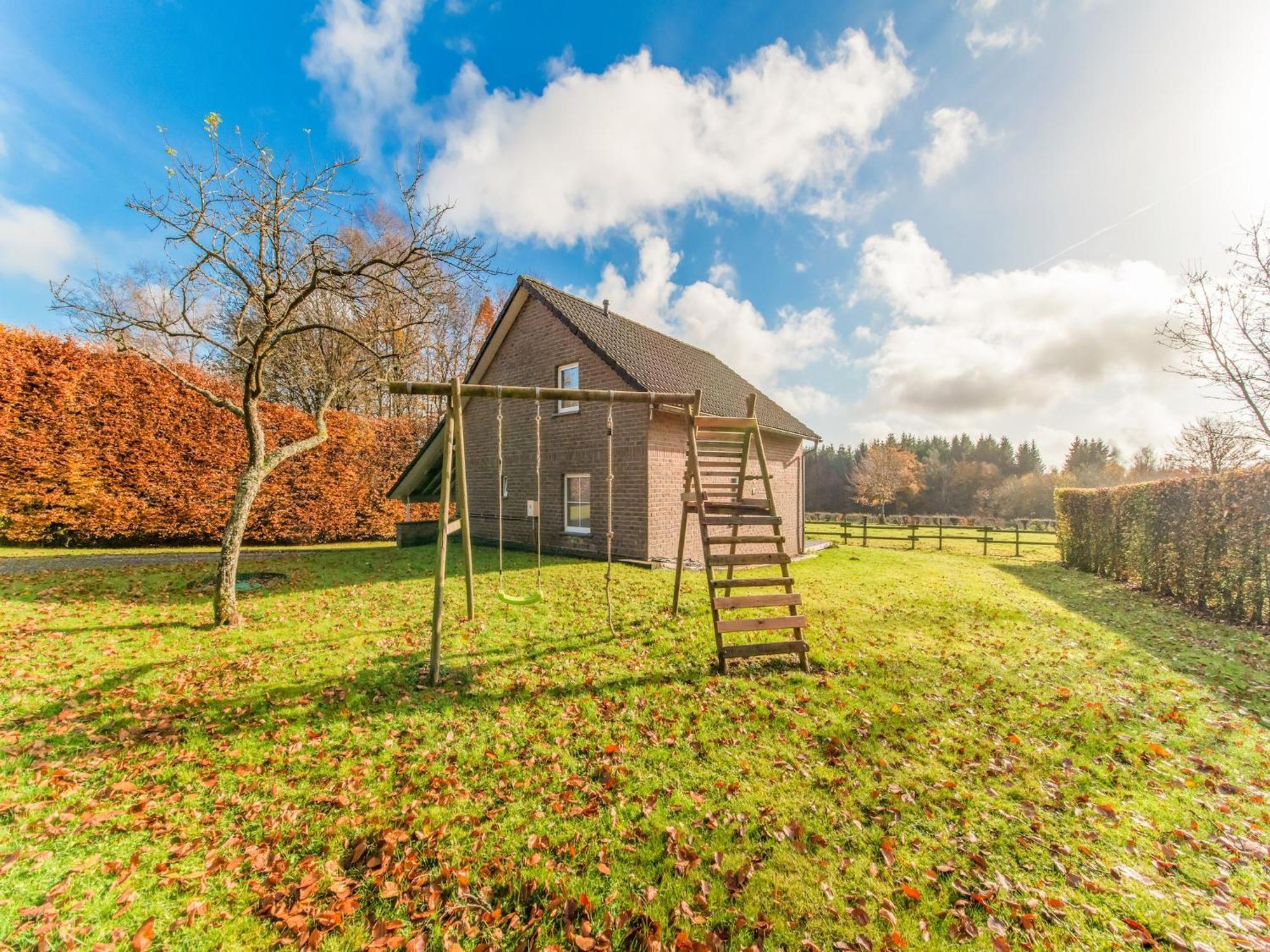 Picture Perfect Holiday Home In Sourbrodt With Garden Bbq Eksteriør bilde
